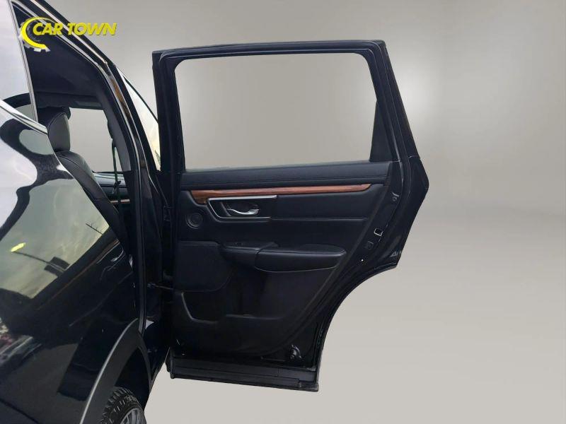 Vehicle photo 24
