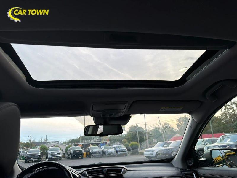Vehicle photo 29