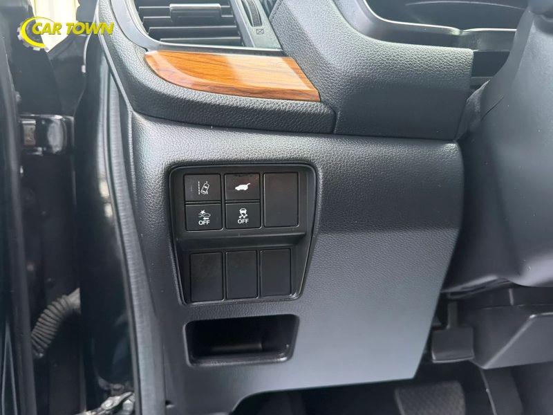 Vehicle photo 30