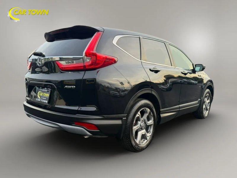 Vehicle photo 9