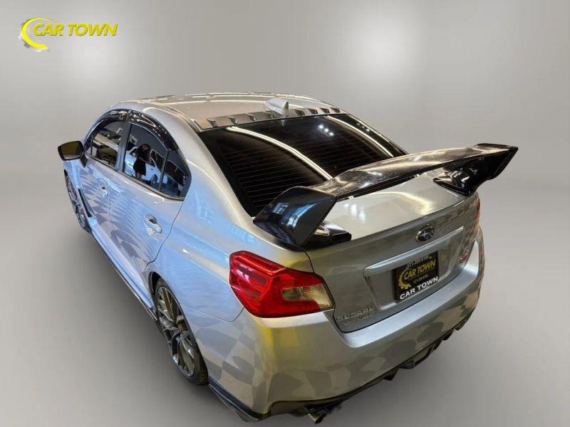 Vehicle photo 12