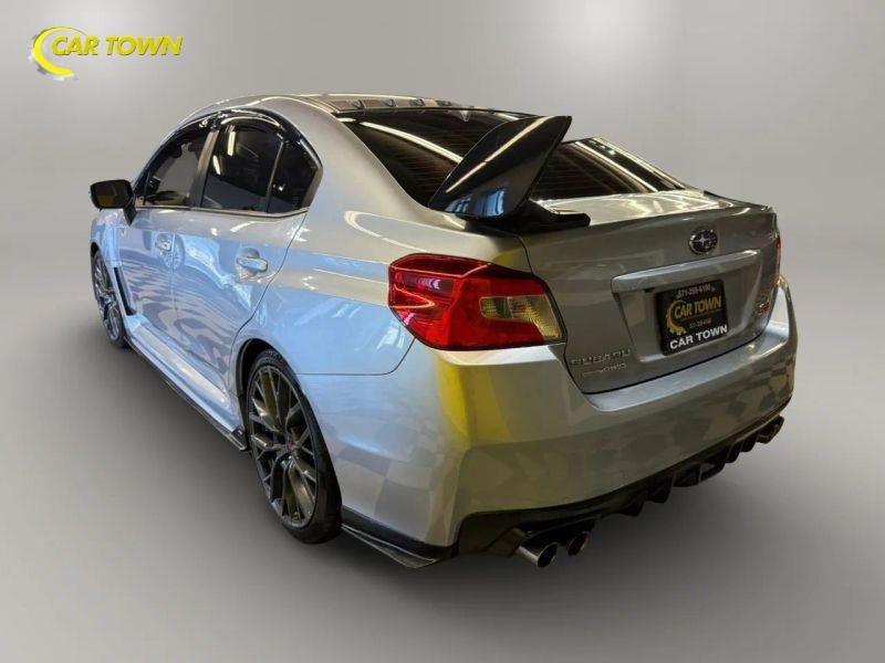 Vehicle photo 13