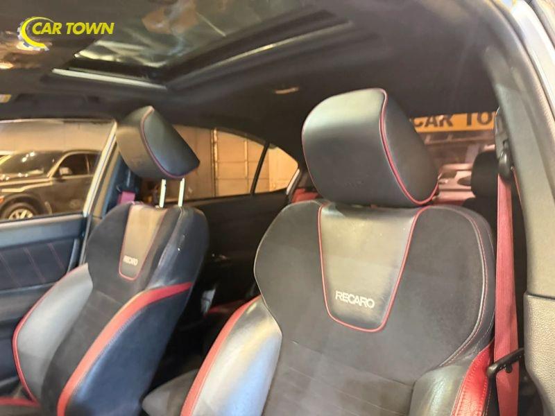 Vehicle photo 17