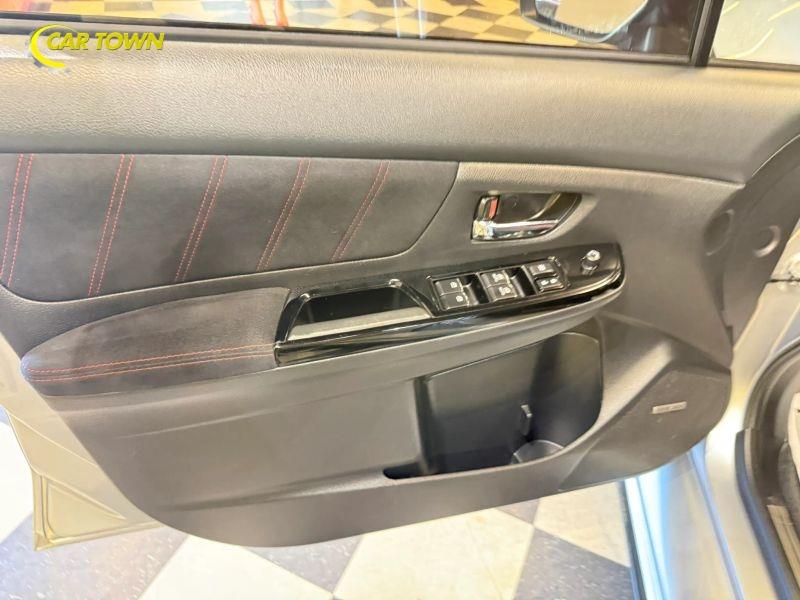 Vehicle photo 19