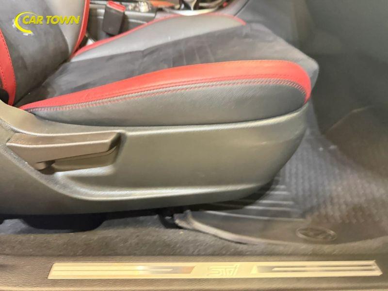 Vehicle photo 28