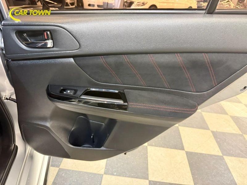 Vehicle photo 29