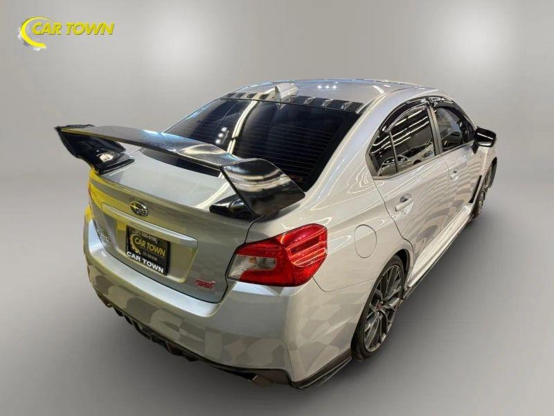 Vehicle photo 8