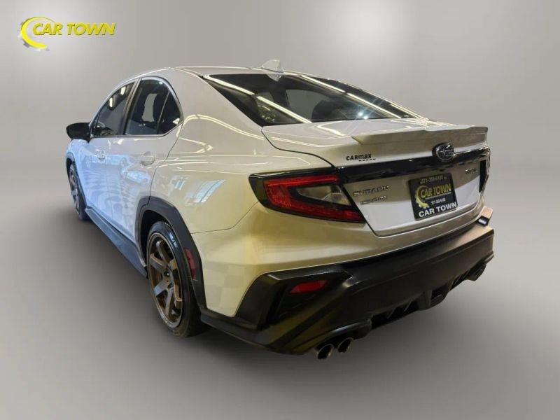 Vehicle photo 13