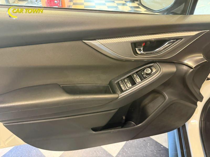 Vehicle photo 19
