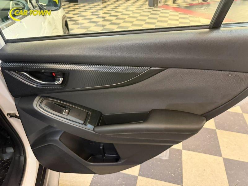 Vehicle photo 28