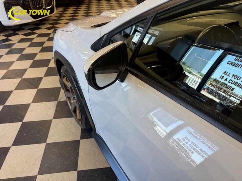Vehicle photo 32