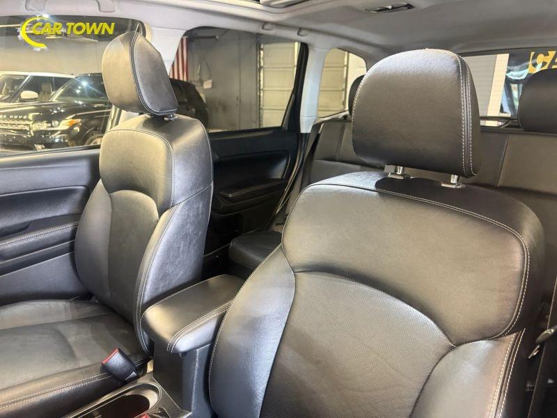 Vehicle photo 17