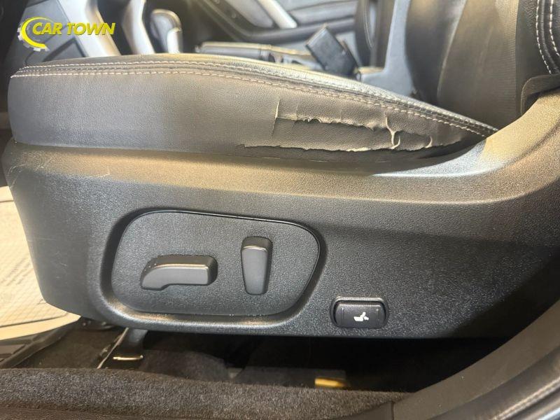 Vehicle photo 18
