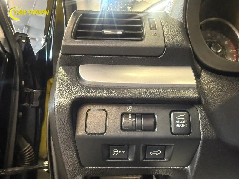 Vehicle photo 19