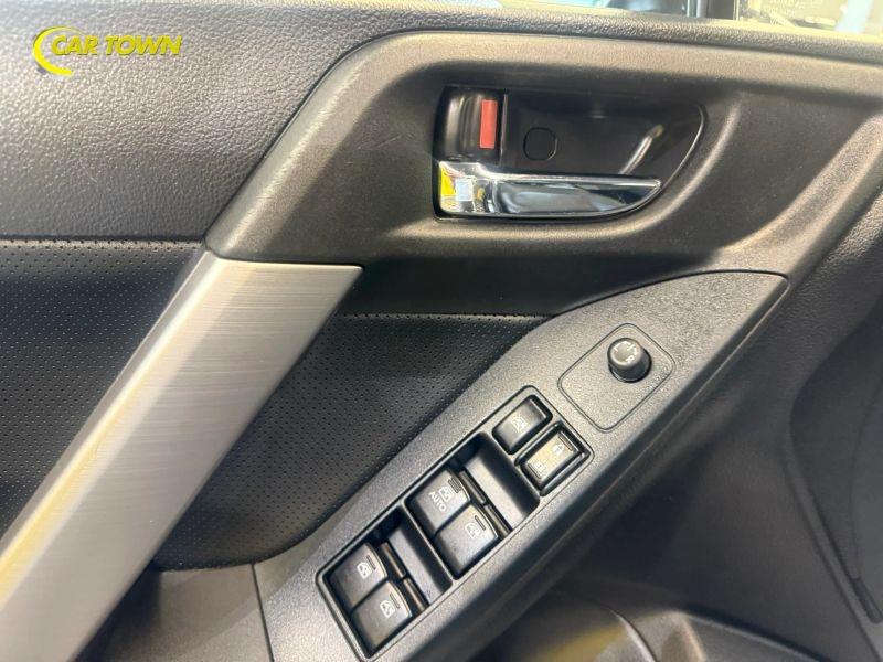 Vehicle photo 21