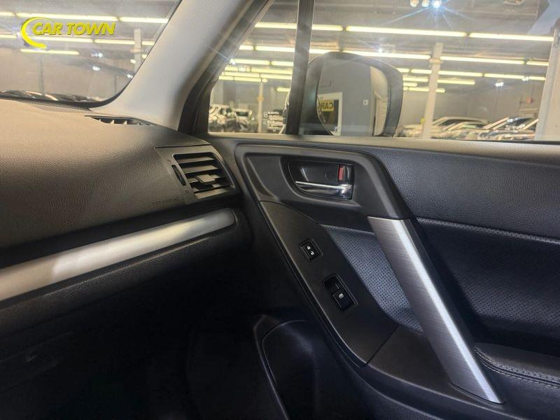 Vehicle photo 22