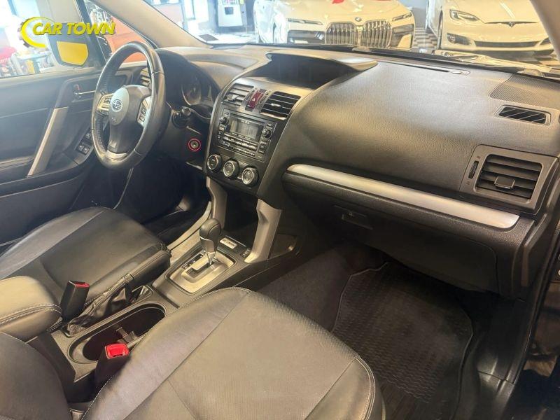 Vehicle photo 28