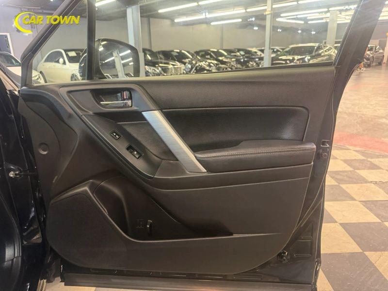 Vehicle photo 29