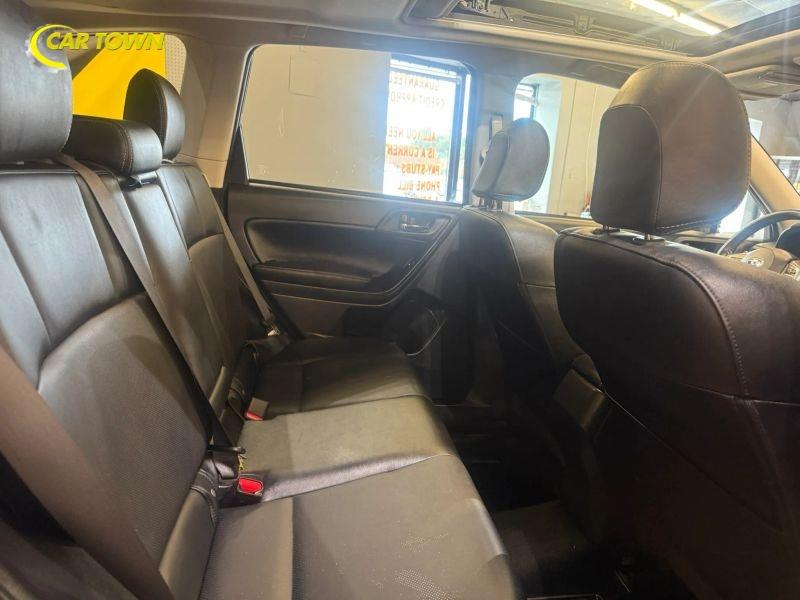 Vehicle photo 30