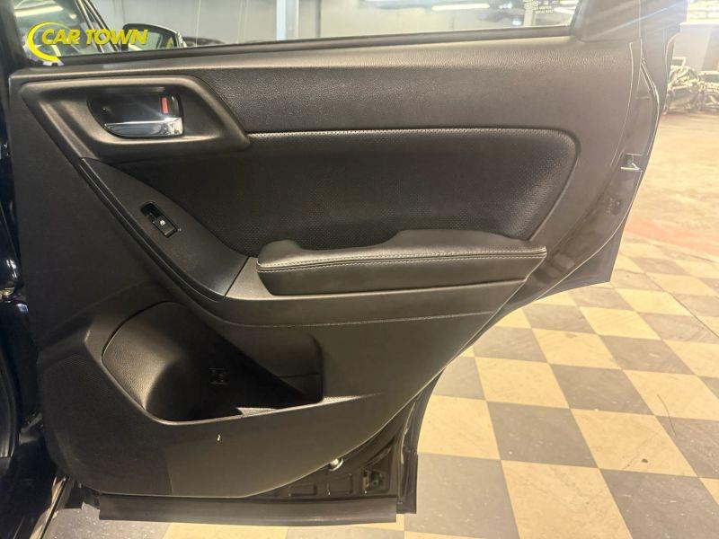 Vehicle photo 31