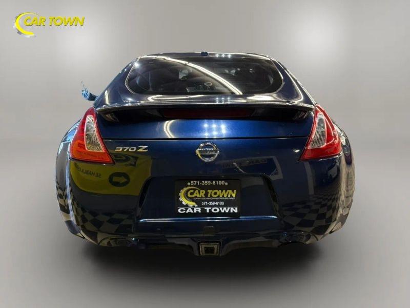 Vehicle photo 10