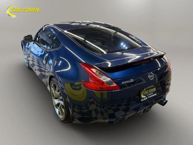 Vehicle photo 11