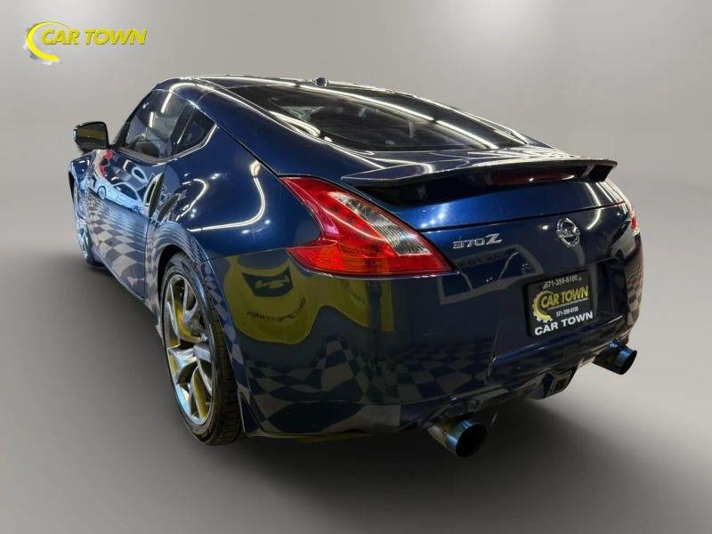 Vehicle photo 12