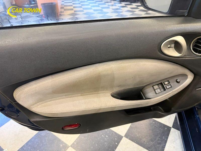 Vehicle photo 19