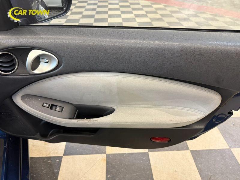 Vehicle photo 25