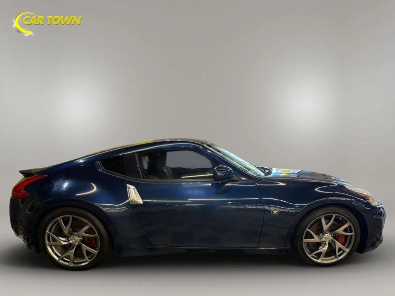 Vehicle photo 7