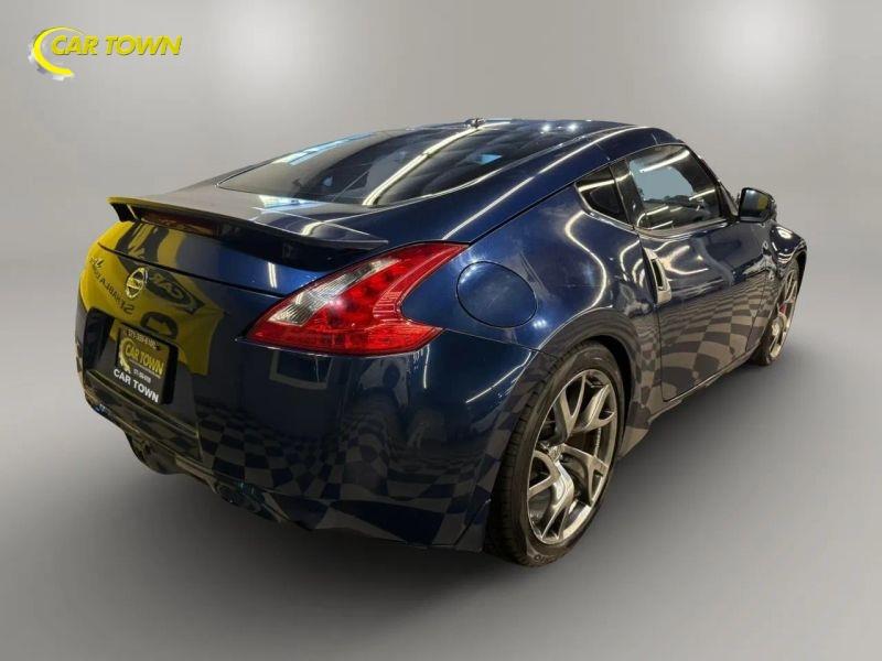 Vehicle photo 9