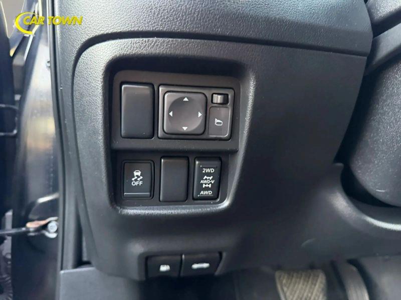 Vehicle photo 26