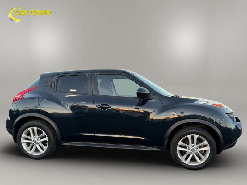 Vehicle photo 7