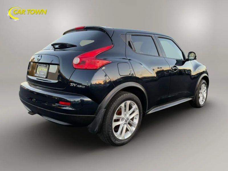 Vehicle photo 9