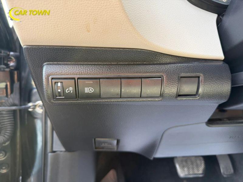 Vehicle photo 29