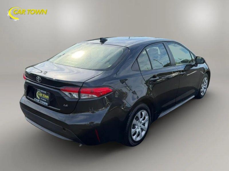 Vehicle photo 8