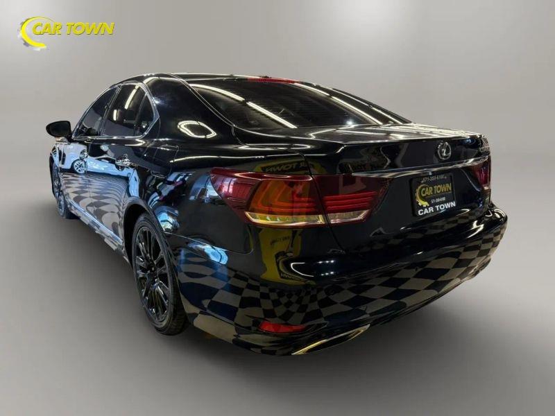 Vehicle photo 13