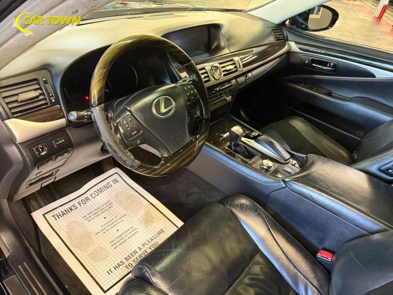 Vehicle photo 16