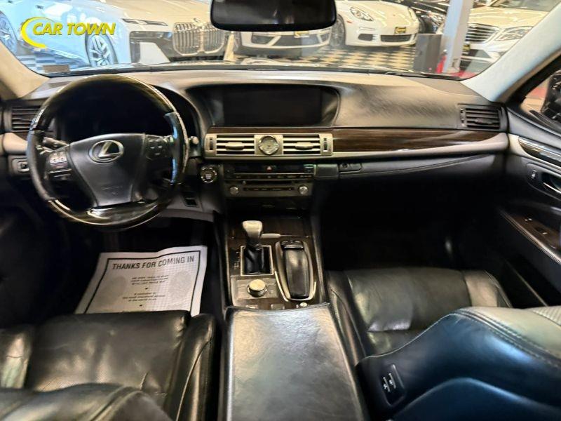 Vehicle photo 32