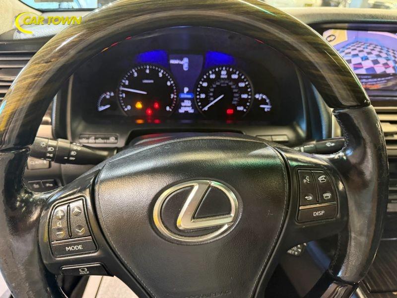 Vehicle photo 41