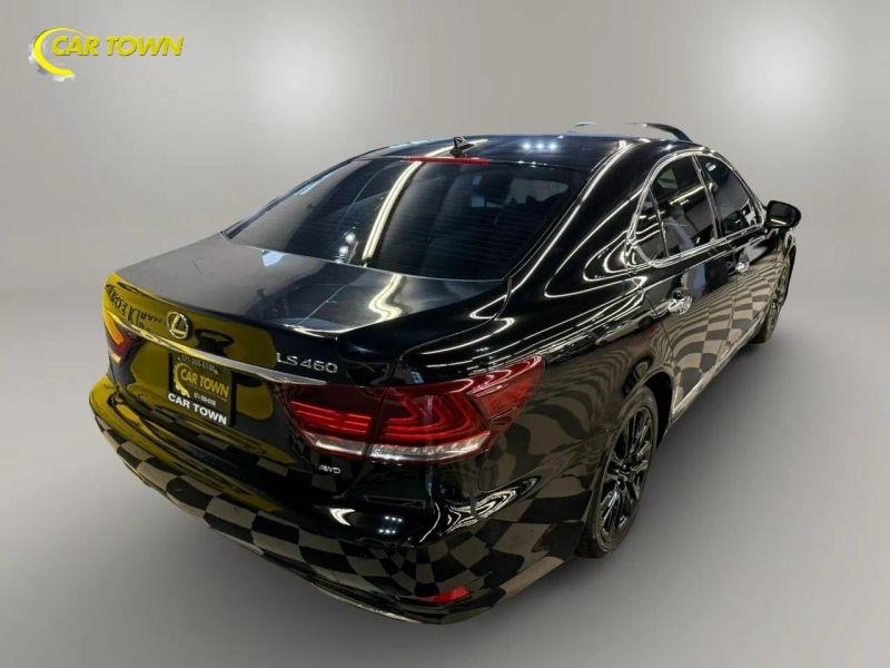Vehicle photo 8