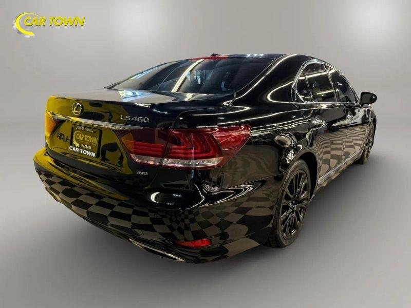 Vehicle photo 9