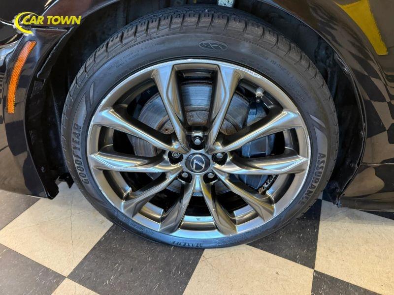 Vehicle photo 14