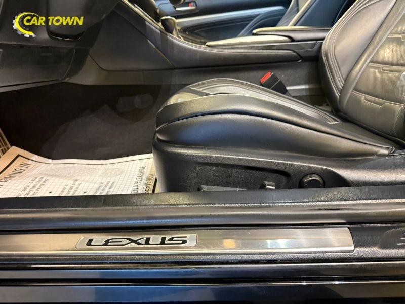 Vehicle photo 17