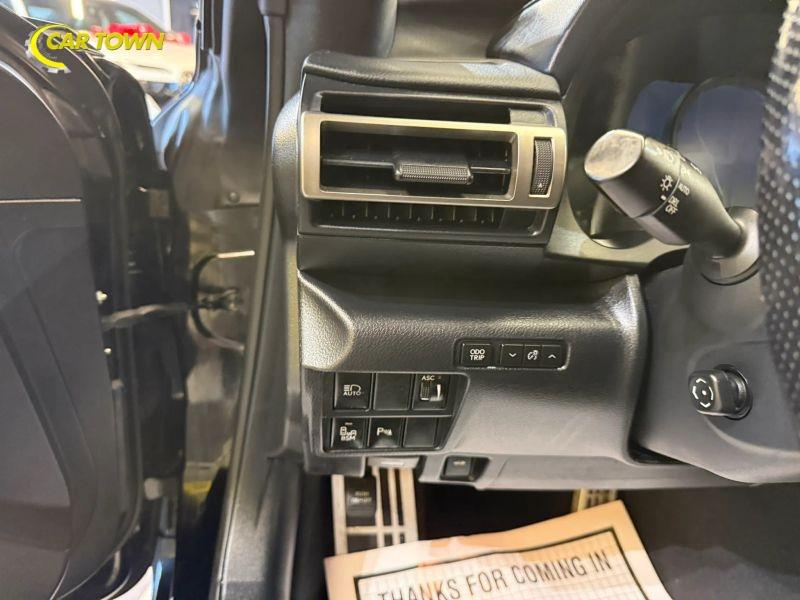Vehicle photo 18