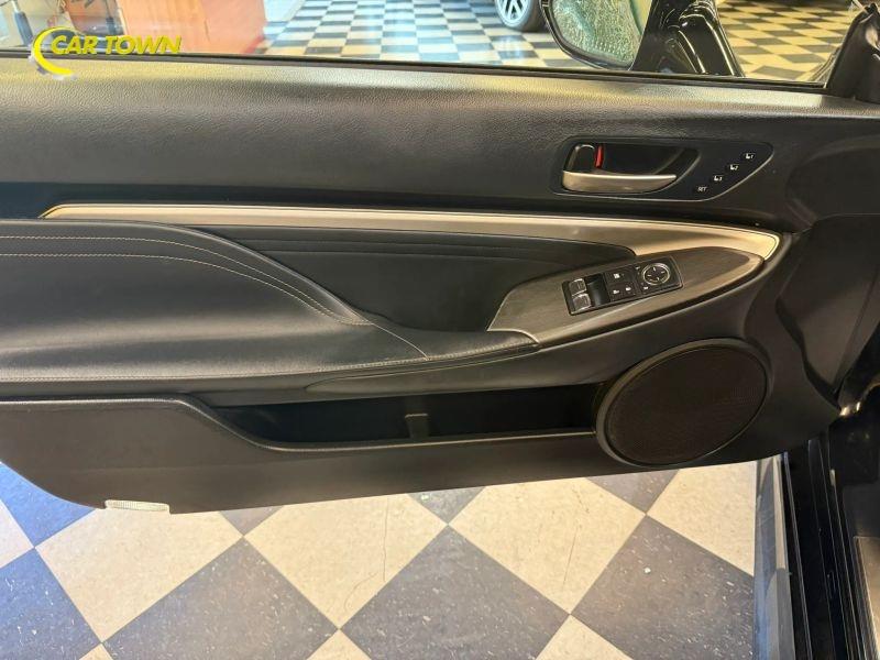 Vehicle photo 19