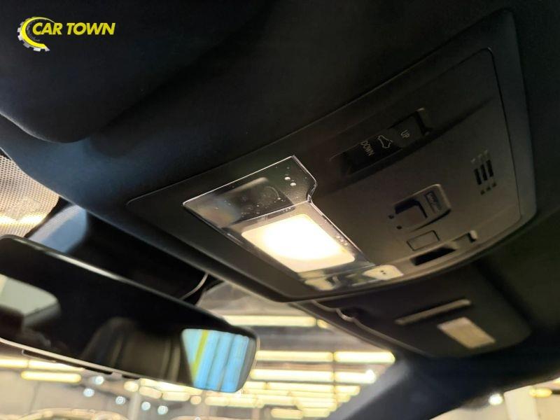 Vehicle photo 21