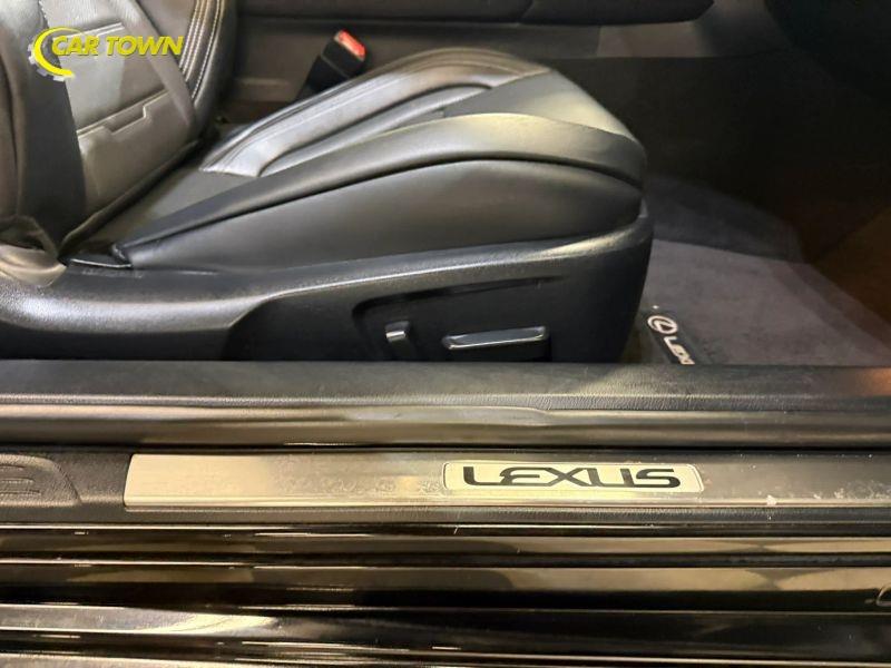 Vehicle photo 24