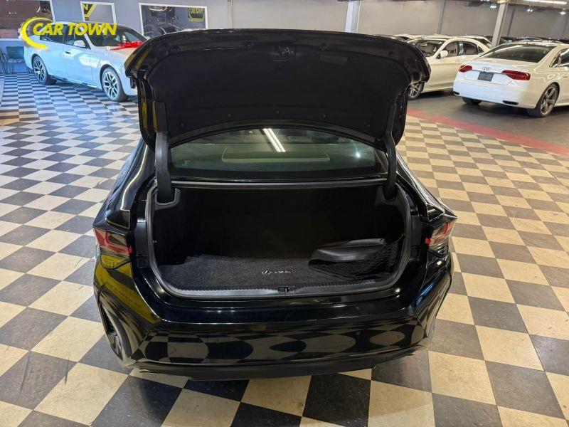 Vehicle photo 28