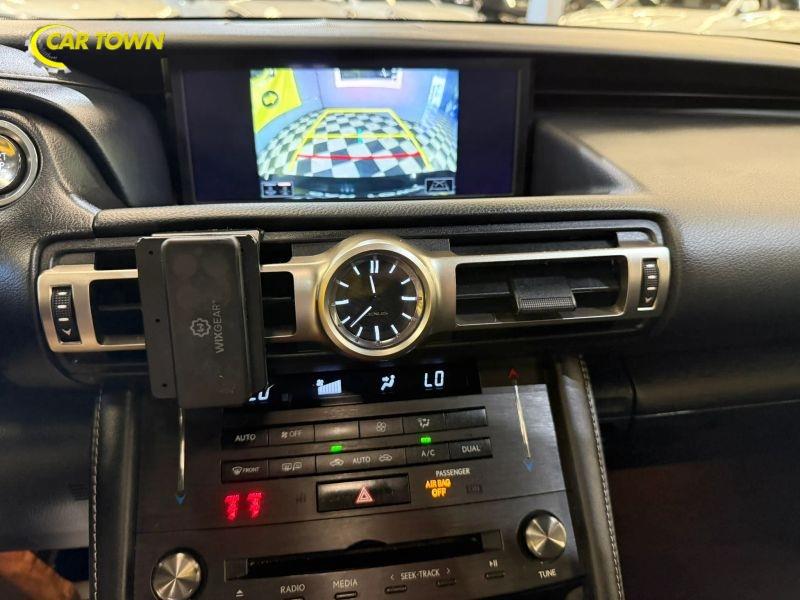 Vehicle photo 35